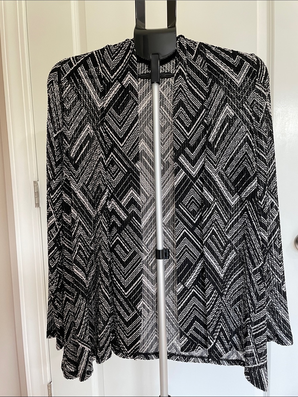 Black & White Geometric Open-Front Blazer